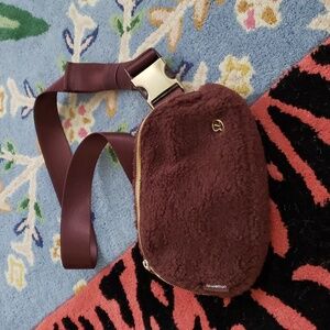 Lululemon brown sherpa belt bag / fanny pack